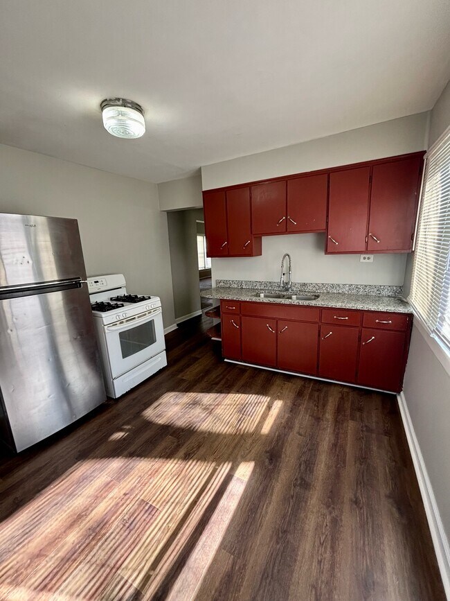 Building Photo - 1112 Weller Ave