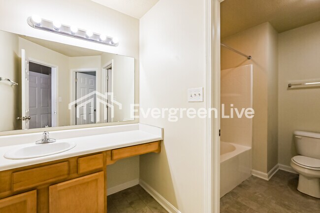 Building Photo - 2004 Lisa Walk Dr