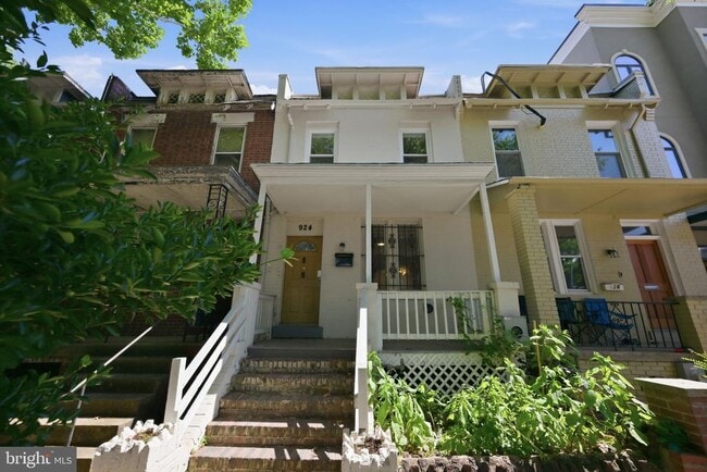 Building Photo - 924 Euclid St NW