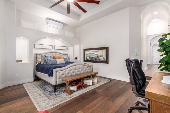 Building Photo - Beautiful 6-bedroom basement home