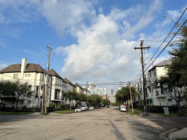 Building Photo - 616 Delano St