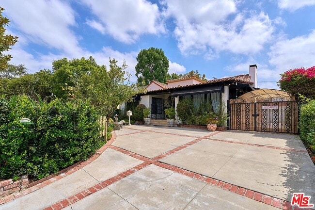 Building Photo - 424 N Arden Blvd
