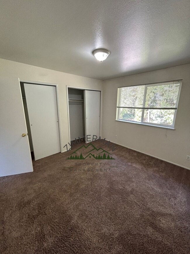 Building Photo - 427 S 58th St