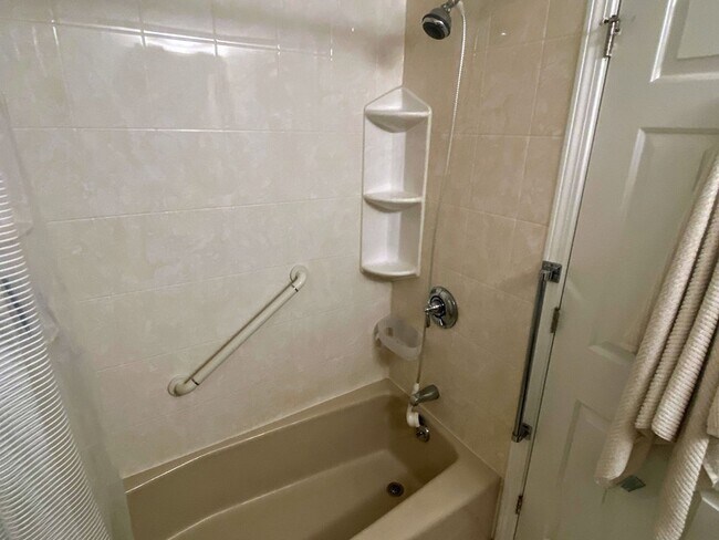 Building Photo - 224 Park St