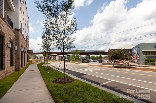 Building Photo - 3630 N Davidson St
