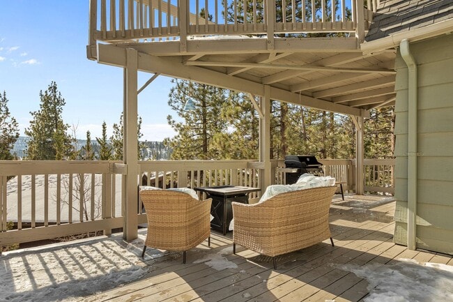 Building Photo - Lake-View 4BR Cabin with Dual Decks in Faw...