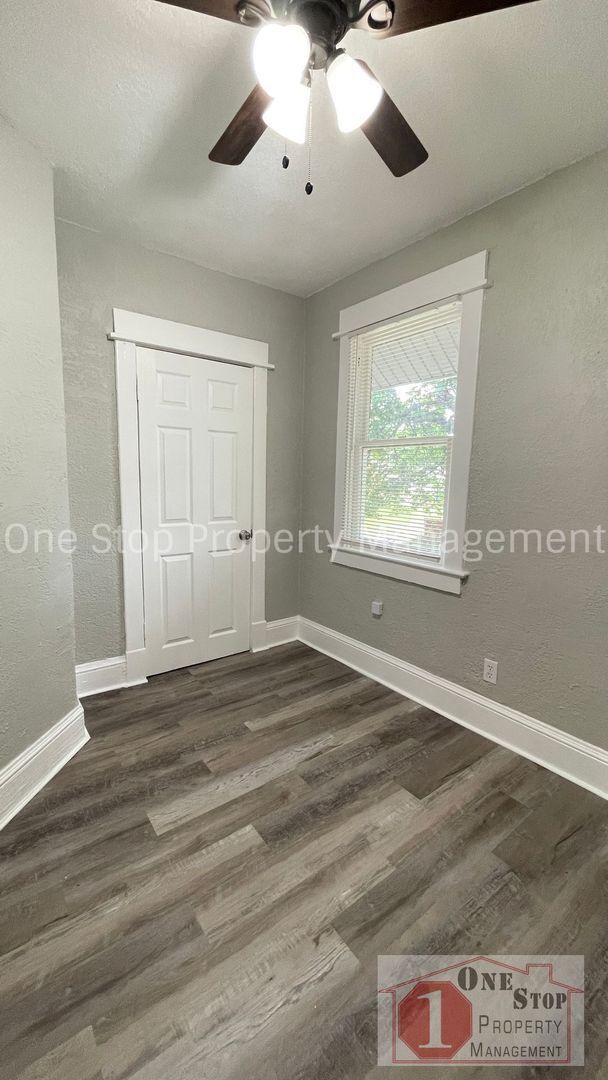 Building Photo - 4 Bedroom 2 bathroom in Kansas City!