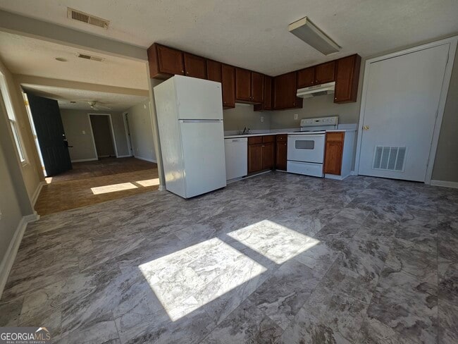 Building Photo - 531 Old Stone Rd