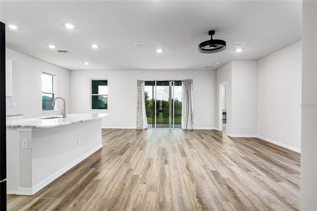 Building Photo - 10622 Eustis Dr