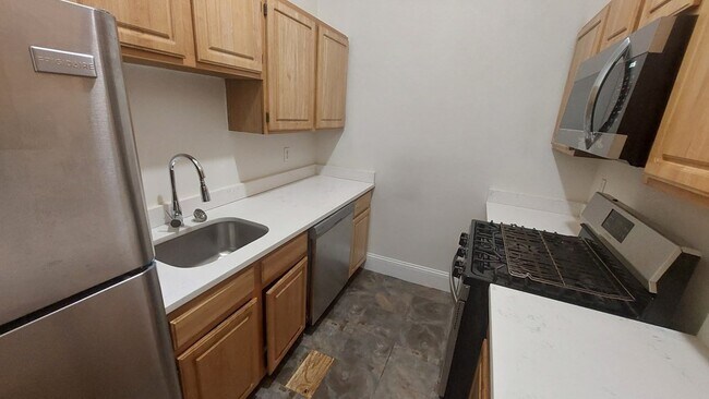 Primary Photo - 76 W Cottage St