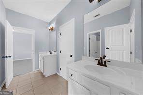 Building Photo - 5435 Mirror Lake Dr