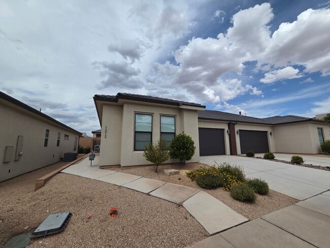 Building Photo - 1212 Hopewell Dr