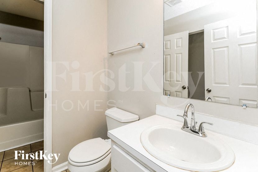 Building Photo - 110 Stillwell St