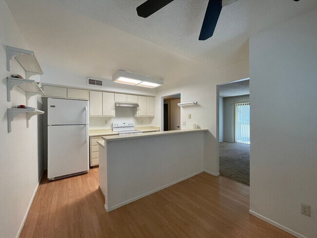 Building Photo - Gorgeous South Natomas Condo