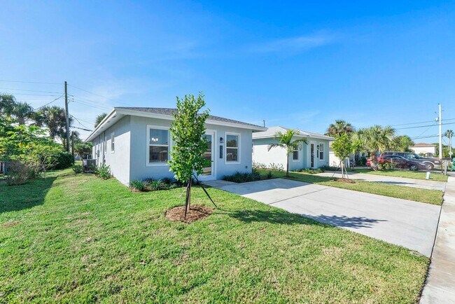 Building Photo - 1573 W 16th St