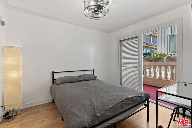 Building Photo - 3854 Beethoven St