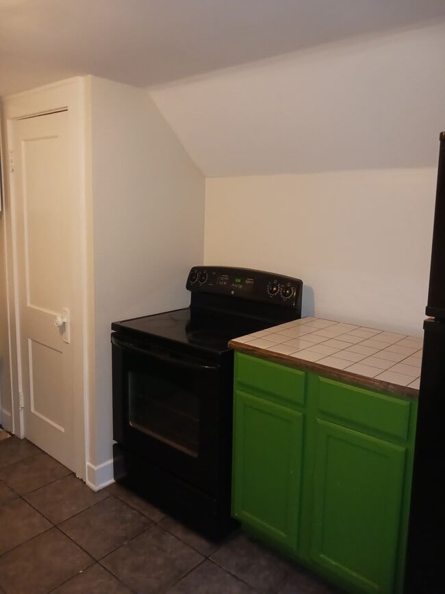 Building Photo - 173 Upland Avenue