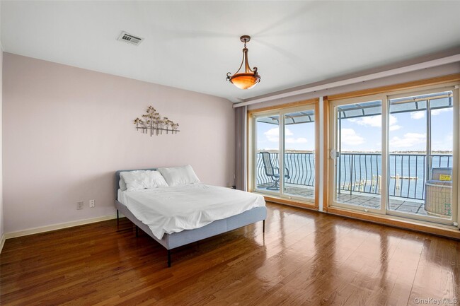 Building Photo - 822 Dean Ave