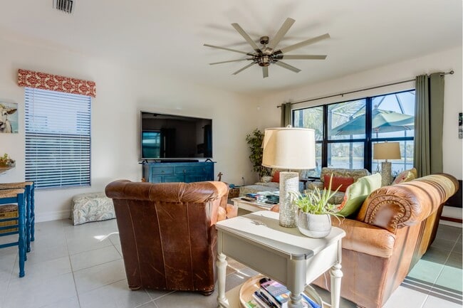 Building Photo - 13755 Luna Dr