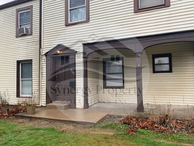 Building Photo - 560 W Townview Cir