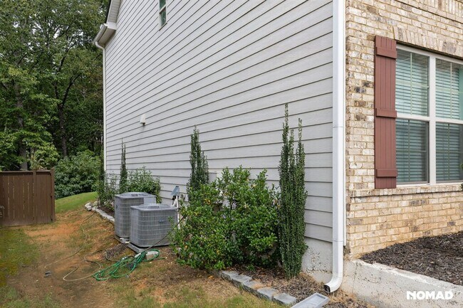 Building Photo - Spacious 5BR House in Buford