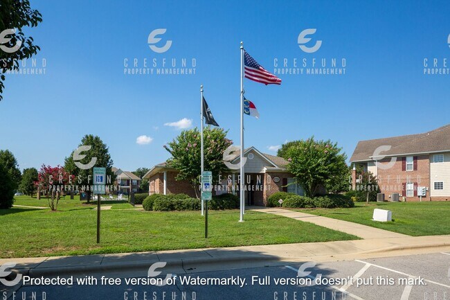 Building Photo - 1811 Balmoral Dr