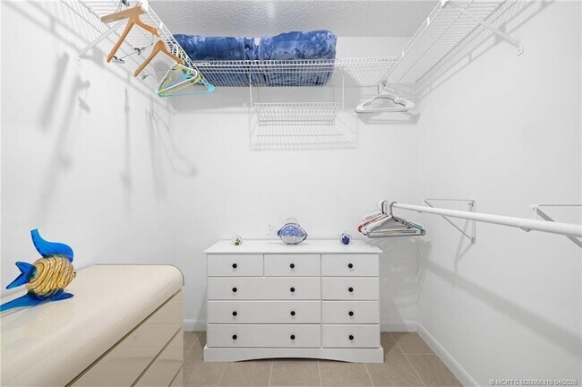 Building Photo - 2542 SW Kensington St