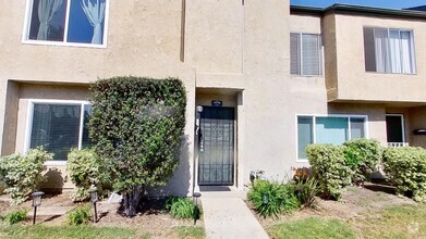 Building Photo - Spacious 2 Bed 1.5 Bath Condo in Fountain ...