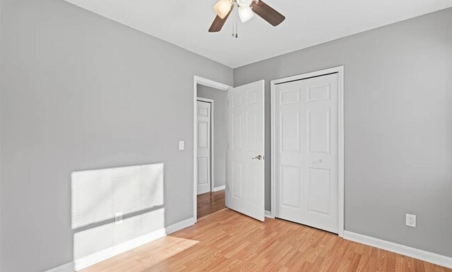 Building Photo - 1045 Greenway Dr