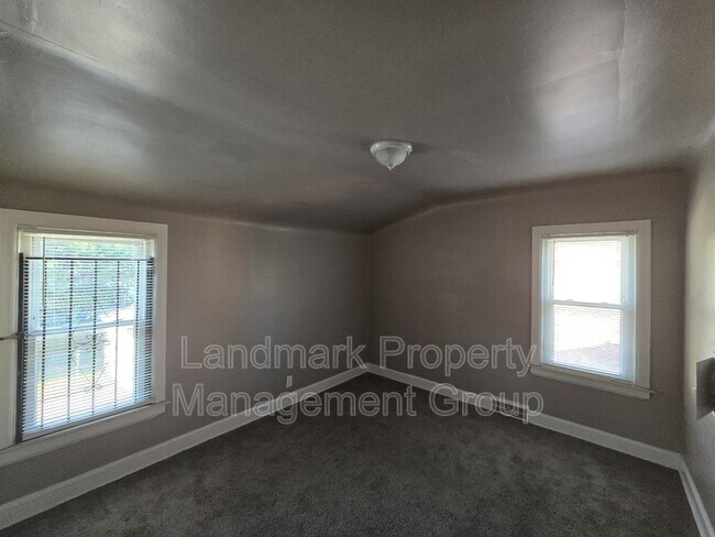 Building Photo - 9657 Outer Dr E
