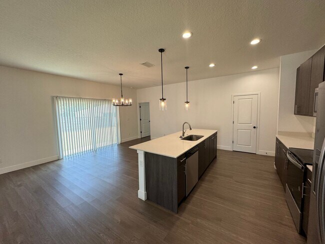 Building Photo - BEAUTIFUL 4 BD/2 BA Home in Palm Bay! Great Location!