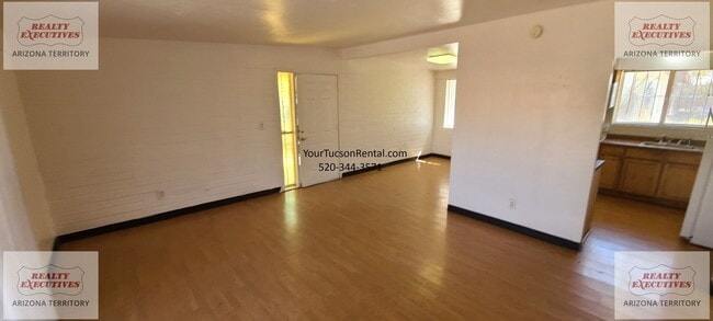 Building Photo - 29th St & Craycroft Rd area 2/2 with yard & A/C System