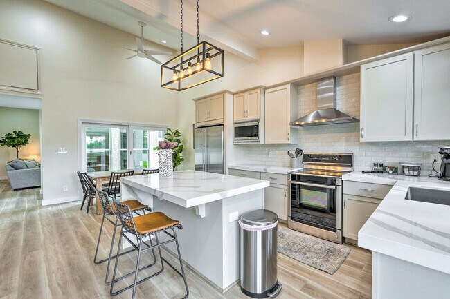 Building Photo - 7833 E Foxmore Ln