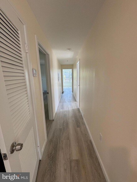 Building Photo - 109 E Park Ave