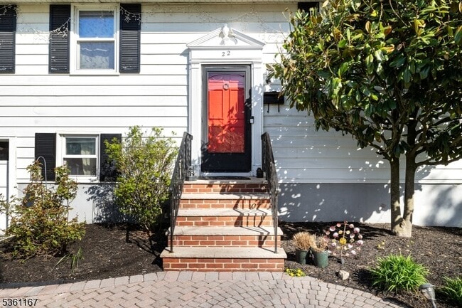 Building Photo - 22 Beachwood Rd