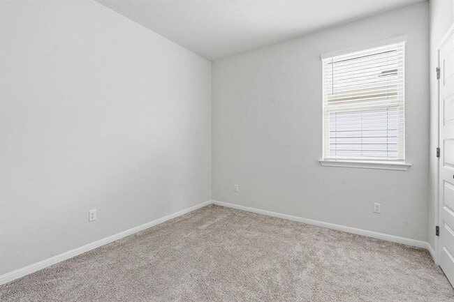 Building Photo - 323 Tolo Dr