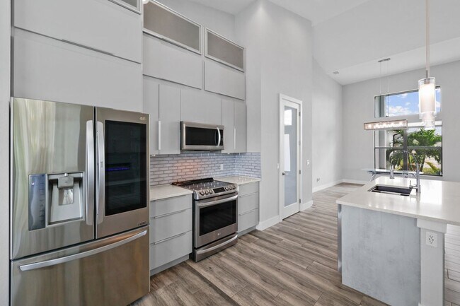 Building Photo - 3106 SW 22nd Ave
