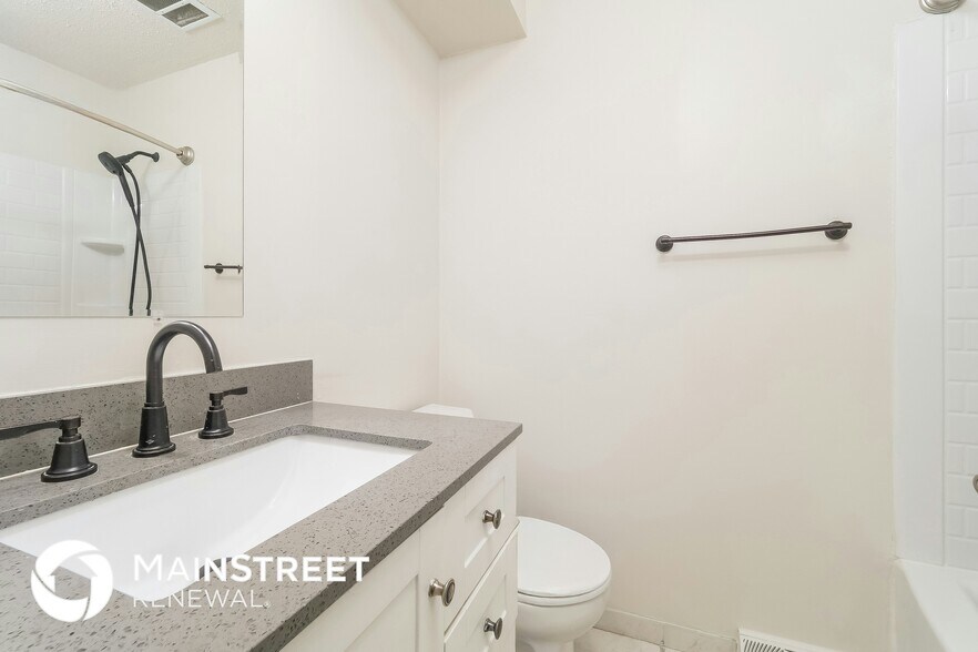 Building Photo - 7616 N Serene Ave