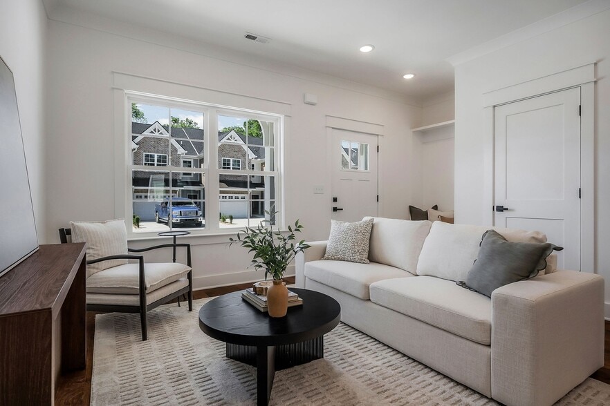 Building Photo - 211 S High St