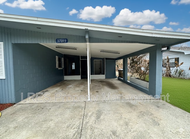 Building Photo - 37019 Pine Meadows Ln