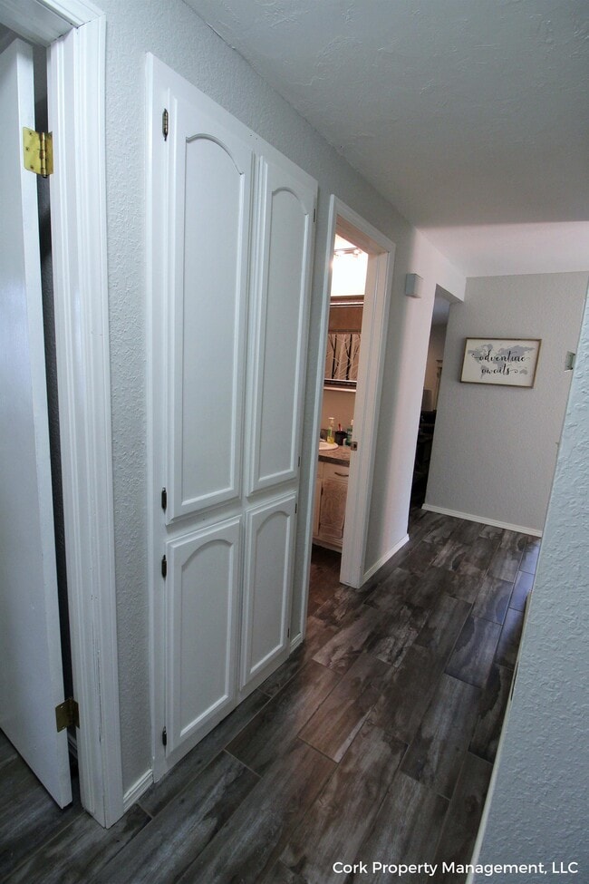 Building Photo - 1301 Del Norte Dr