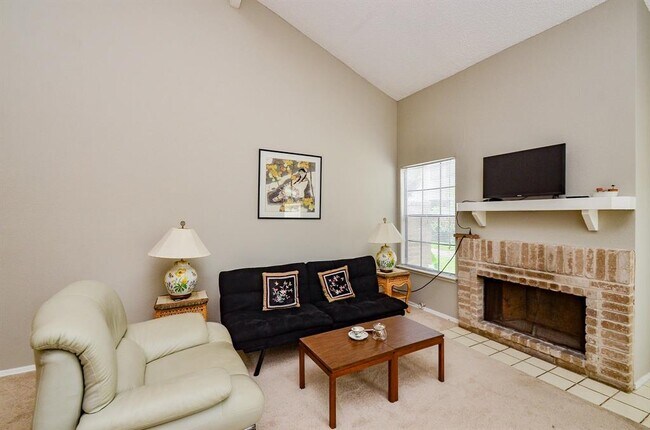 Building Photo - 6211 Ludington Dr