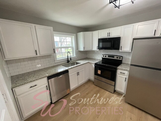 Building Photo - 981 W Oak St