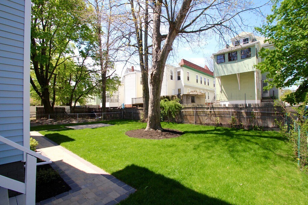 Building Photo - 20 Tennyson St