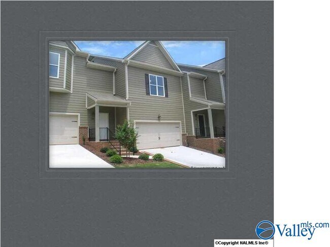 Building Photo - 210 Treetop Dr SE