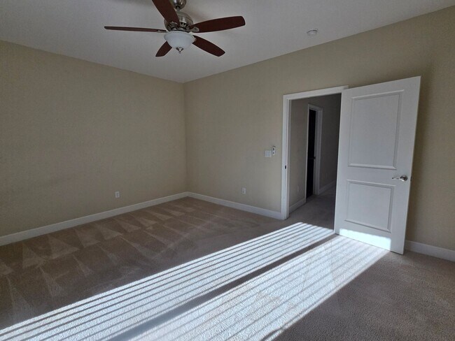 Building Photo - Executive home located on a quiet cul-de-s...