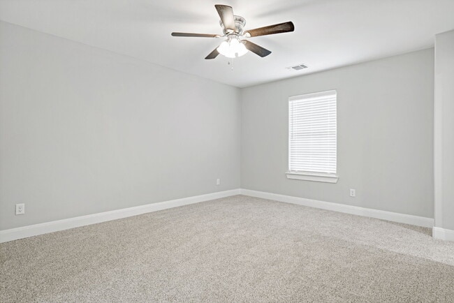 Building Photo - "Charming Denison Duplex with Granite Eleg...