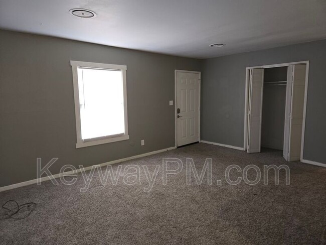 Building Photo - 2226 Raleigh Dr