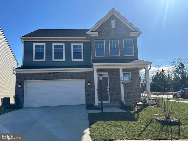 Building Photo - 400 Silver Birch Dr