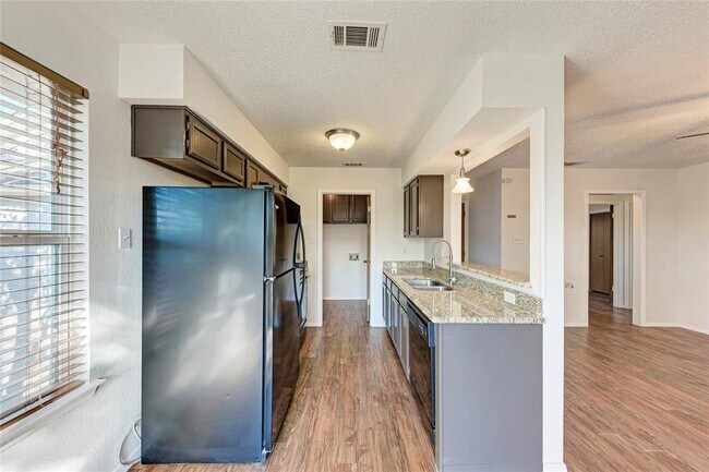 Building Photo - 2106 Nickerson St